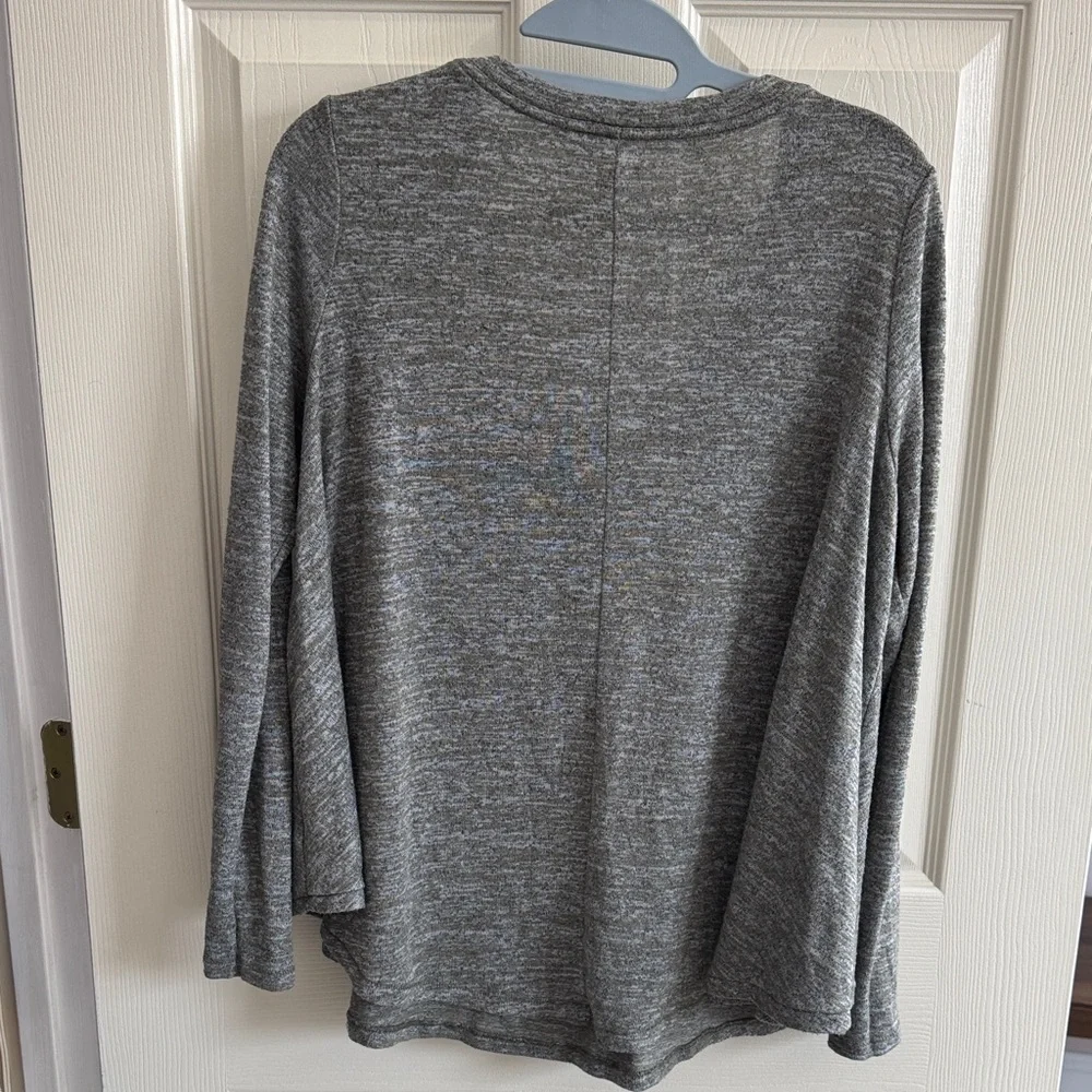 Aerie Heather Gray V-Neck Long Sleeve Top - Picture 4 of 4